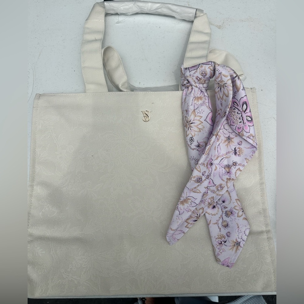 NWT Victoria's Secret Ivory Floral-Embossed Tote Bag w/ Scarf Logo Bag